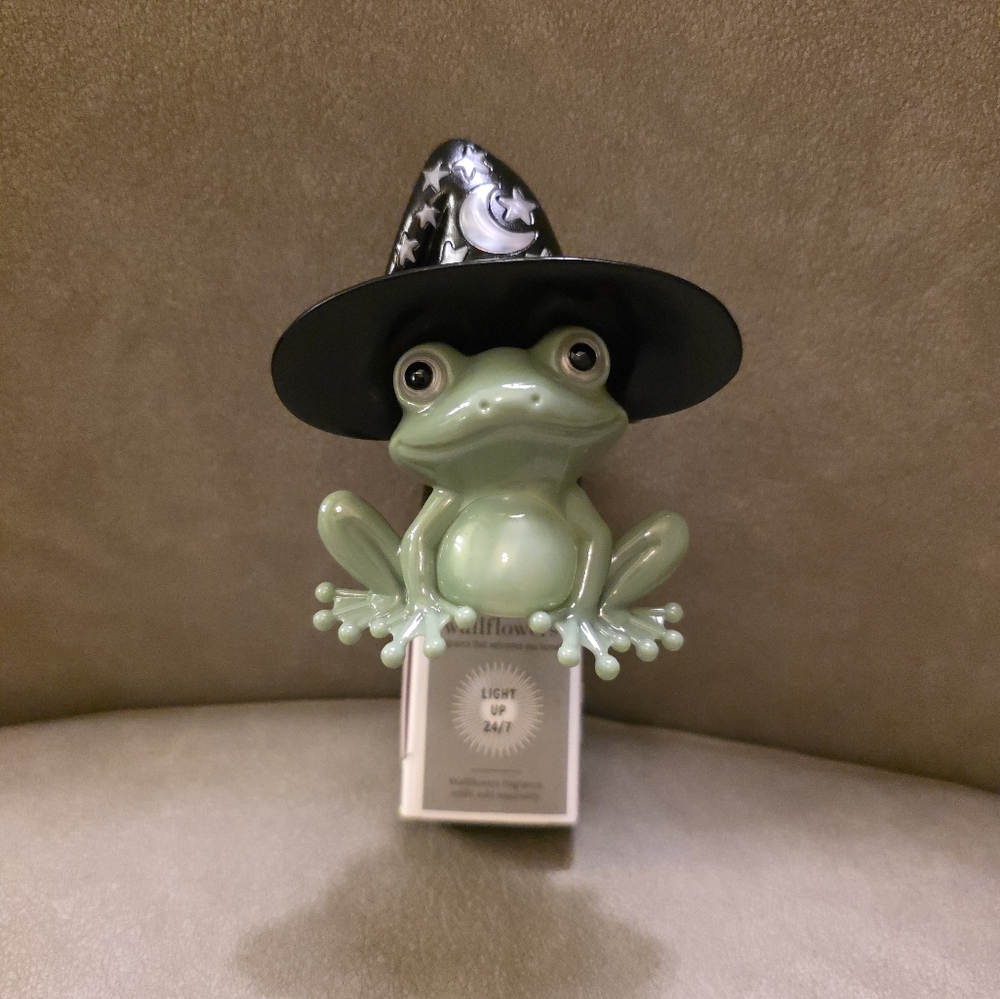 Bath & Body Works Frog Witch Nightlight Wallflowers Plug Halloween BBW Harry Pot